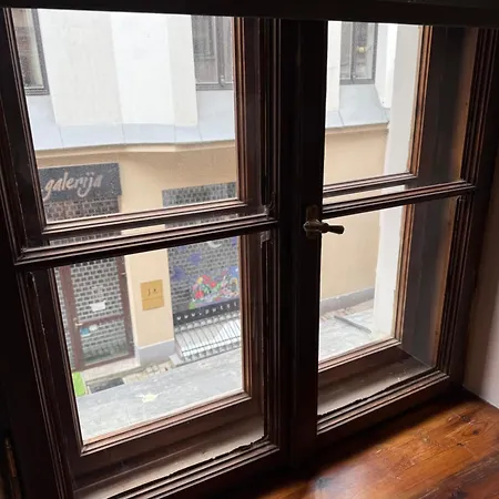 Lovely Two Bedroom In The Old Town Apartment *