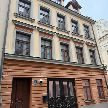 Dzīvoklis Lovely Two Bedroom In The Old Town *